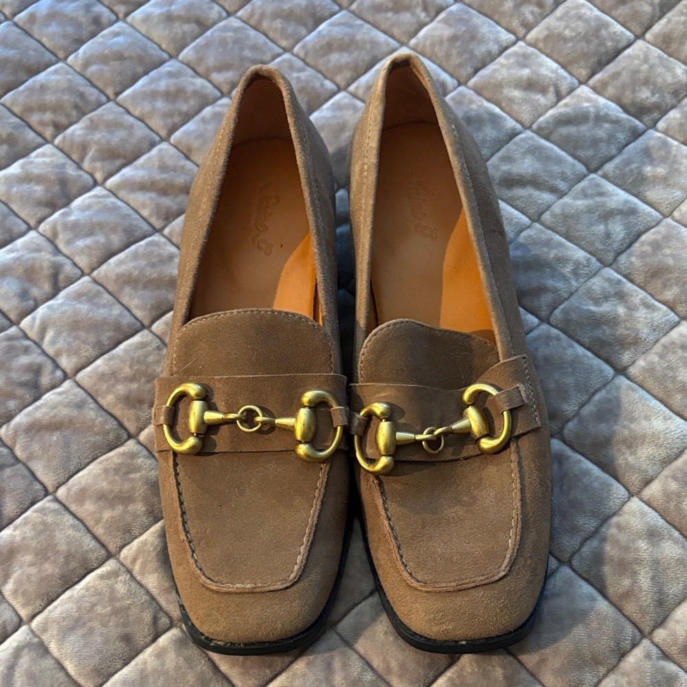 Elegant Tan Loafers with Gold Detailing